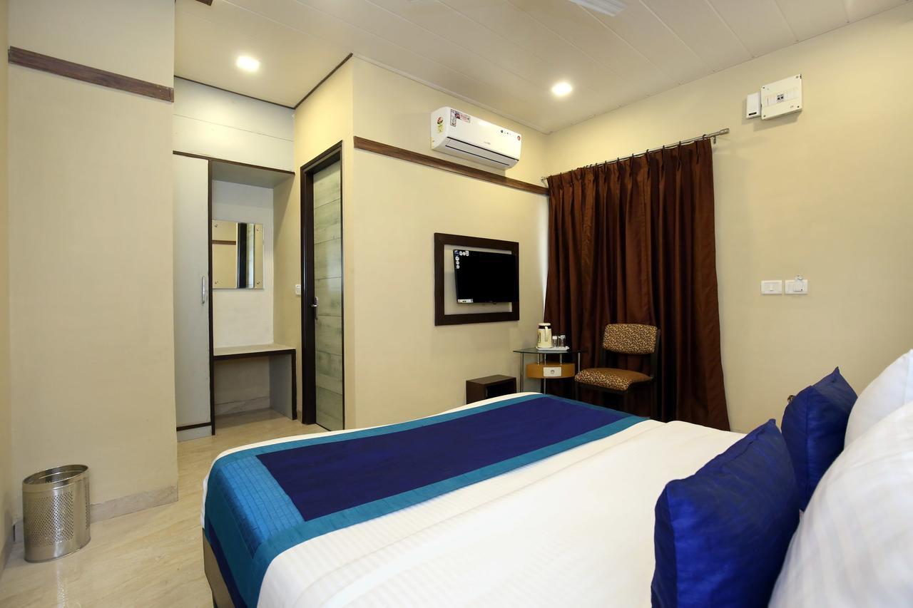 Capital O 9822 Hotel Seven Chandīgarh Εξωτερικό φωτογραφία