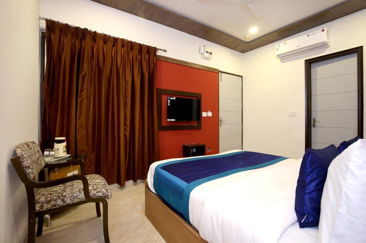 Capital O 9822 Hotel Seven Chandīgarh Εξωτερικό φωτογραφία