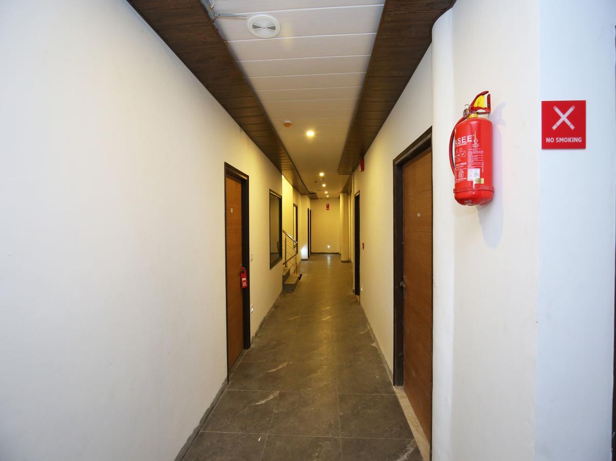 Capital O 9822 Hotel Seven Chandīgarh Εξωτερικό φωτογραφία