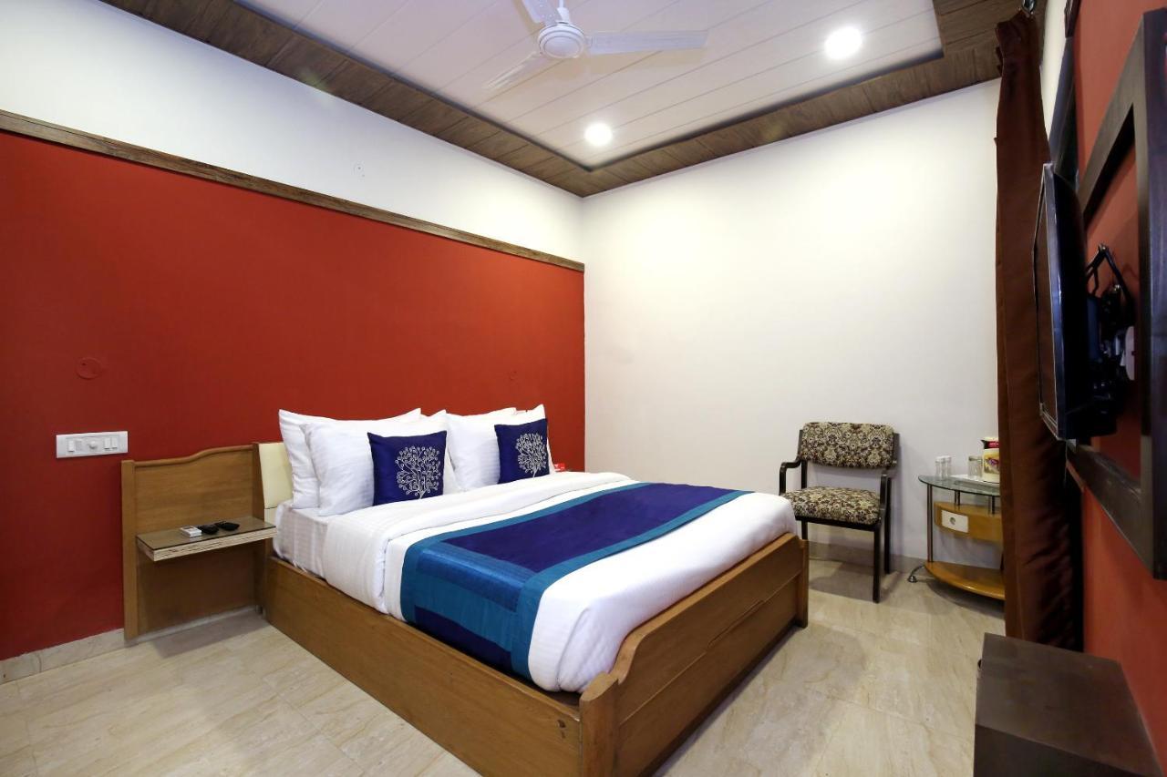 Capital O 9822 Hotel Seven Chandīgarh Εξωτερικό φωτογραφία
